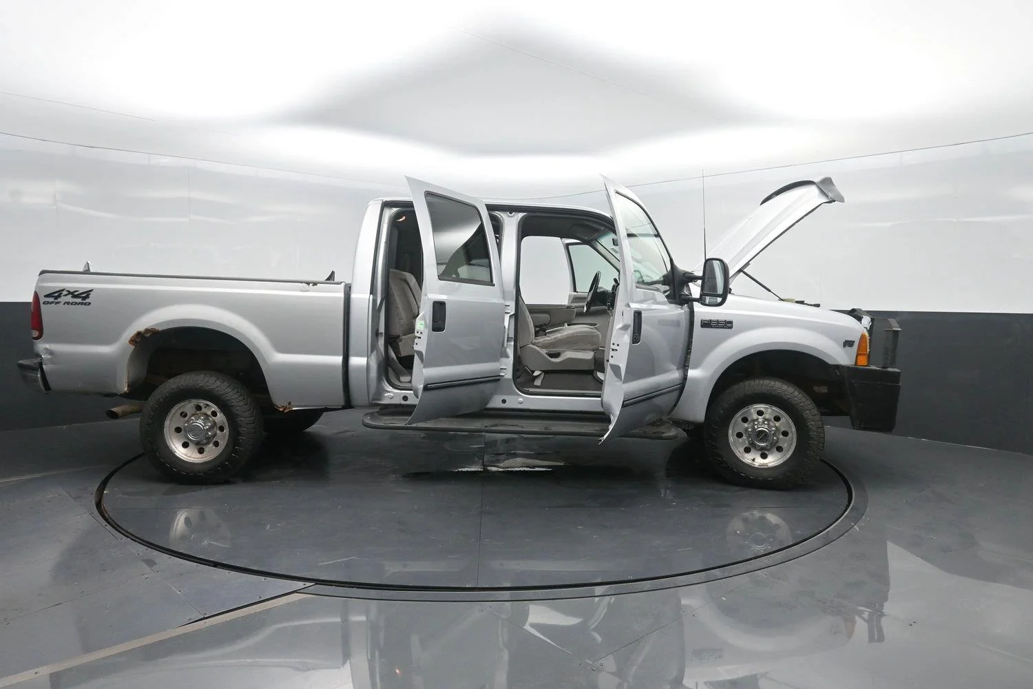 Used 2000  Ford Lariat image 40