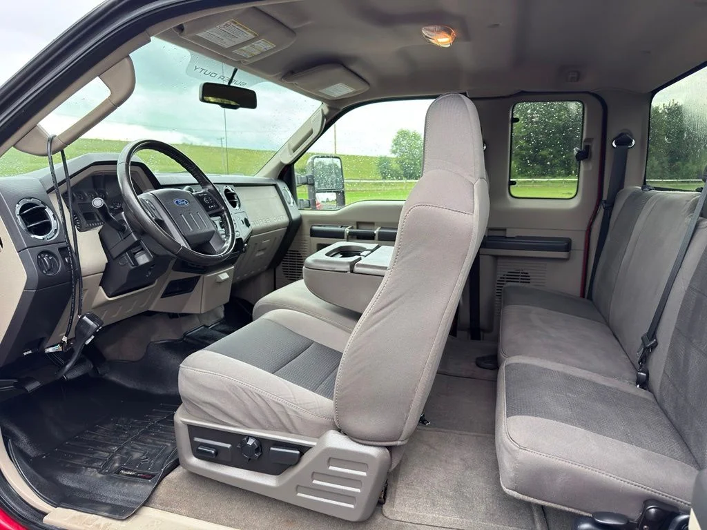 Used 2010  Ford XL image 6