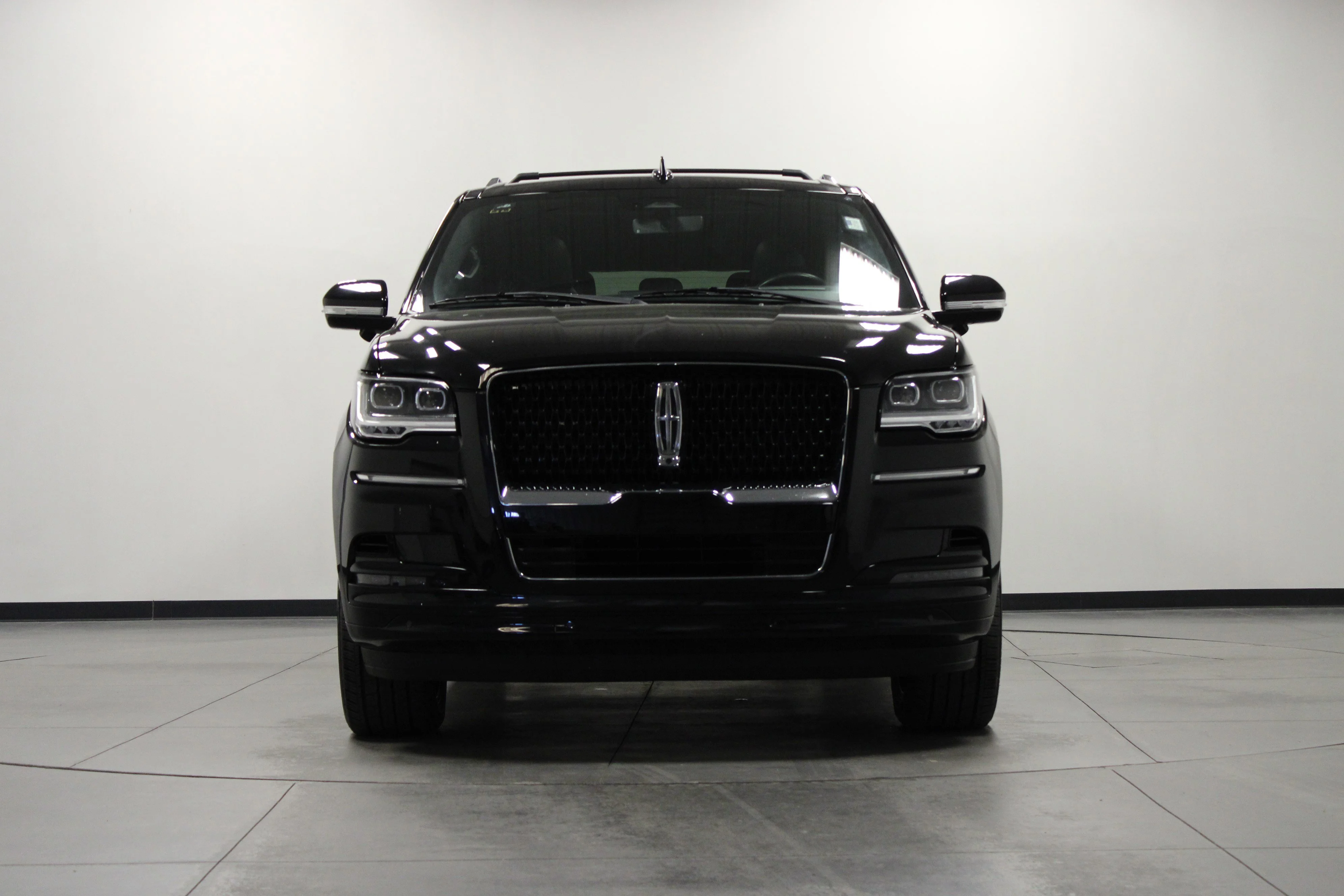 Used 2024 Black Metallic Lincoln Reserve image 9