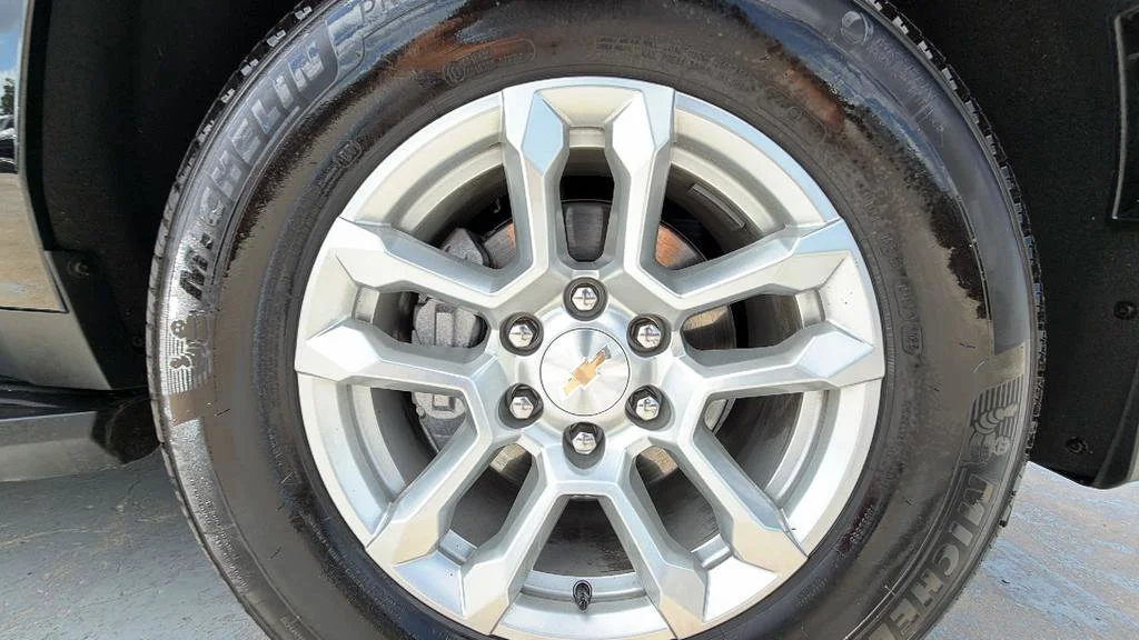 Used 2025 Black Chevrolet LS image 38