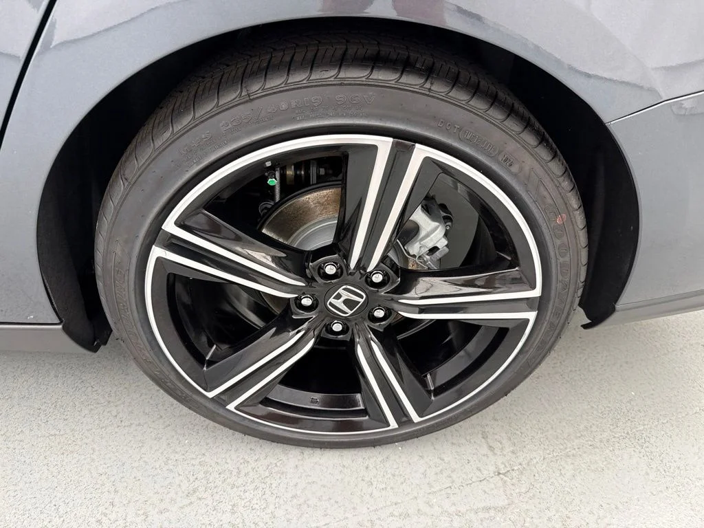 New 2026 Meteorite Gray Metallic Honda SE image 6