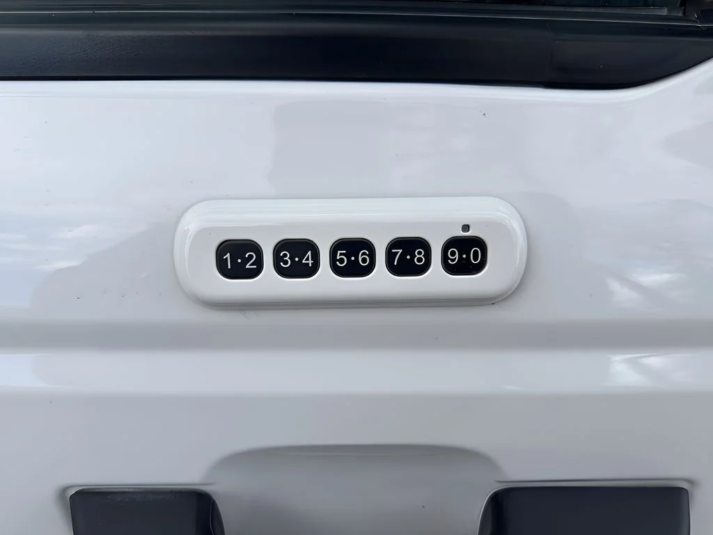 Used 2023 Oxford White Ford Black Diamond image 30