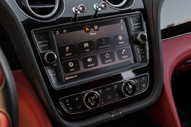 Used 2019 Black Crystal over Cricket Ball Bentley V8 image 44