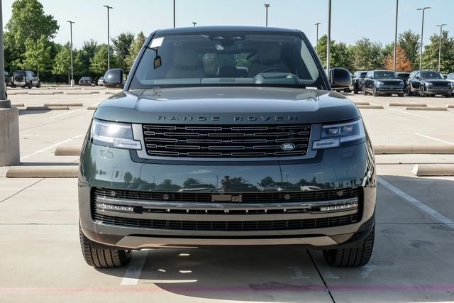 New 2026 Belgravia Green Land Rover SE image 6