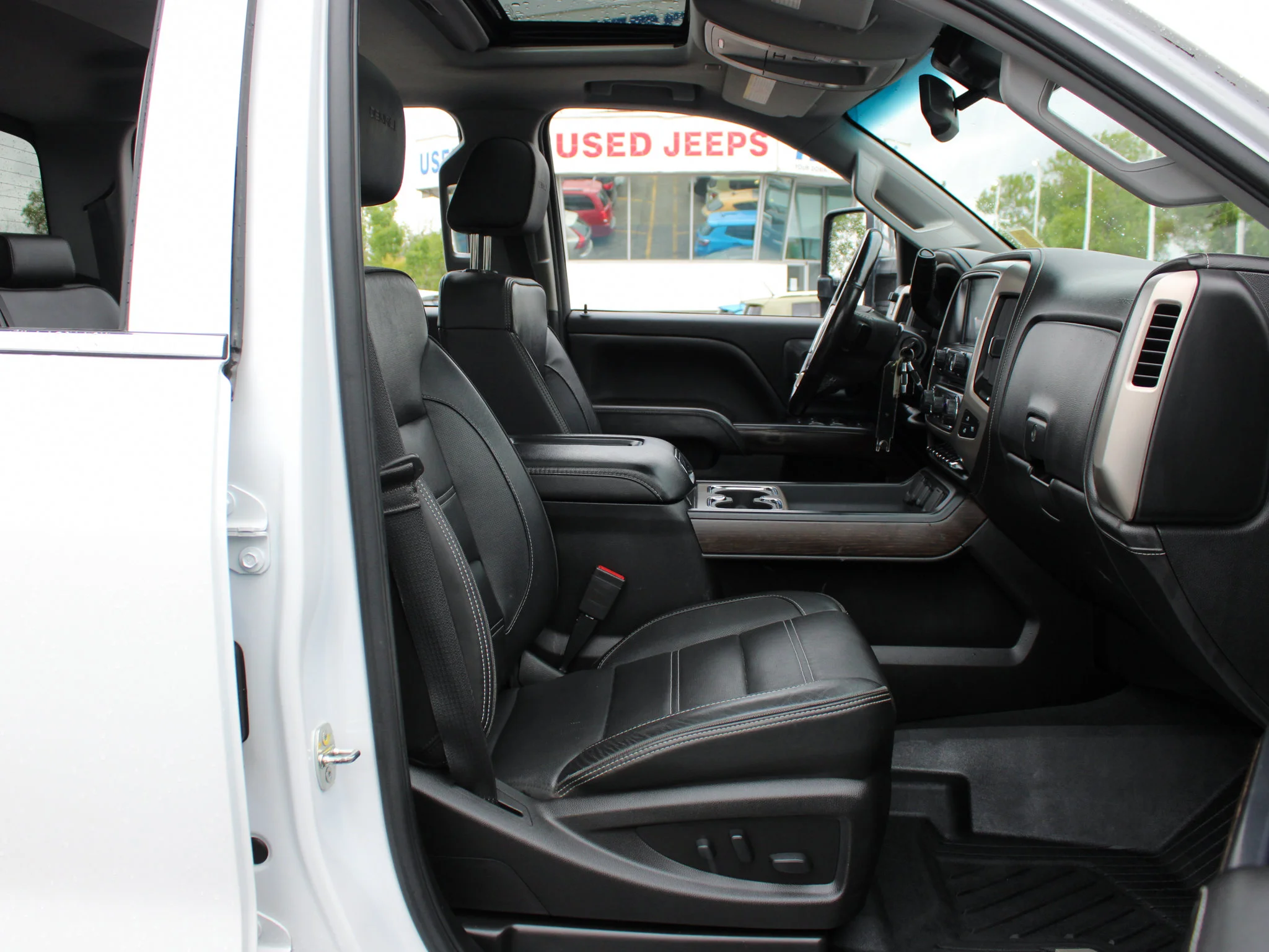 Used 2019 White GMC Denali * Diesel | 5th Wheel/Gooseneck Prep | Heated/Vented Leather | Sunroof | Remote Start image 20