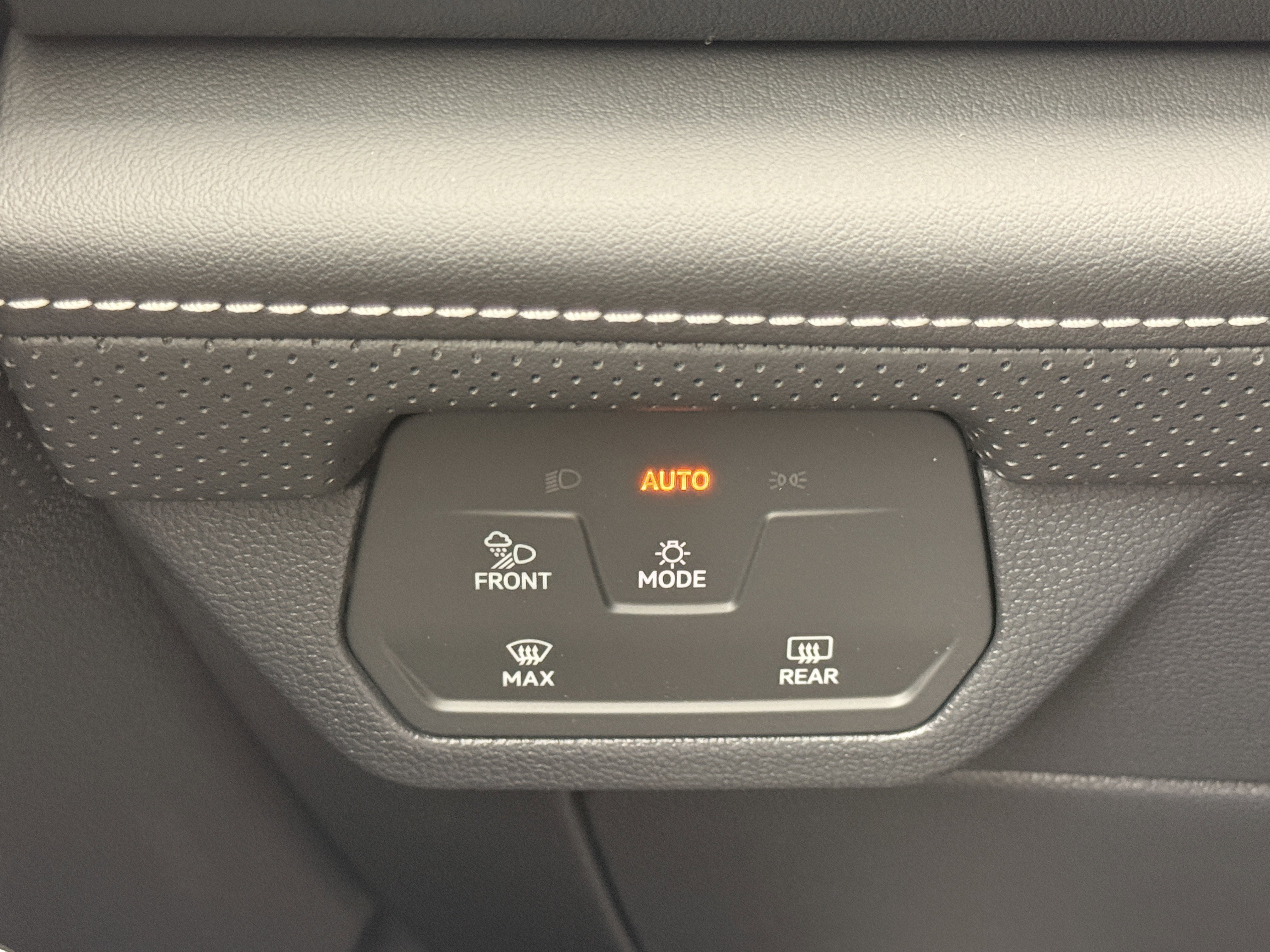 2026 Volkswagen Atlas SE w/Tech - Photo 31