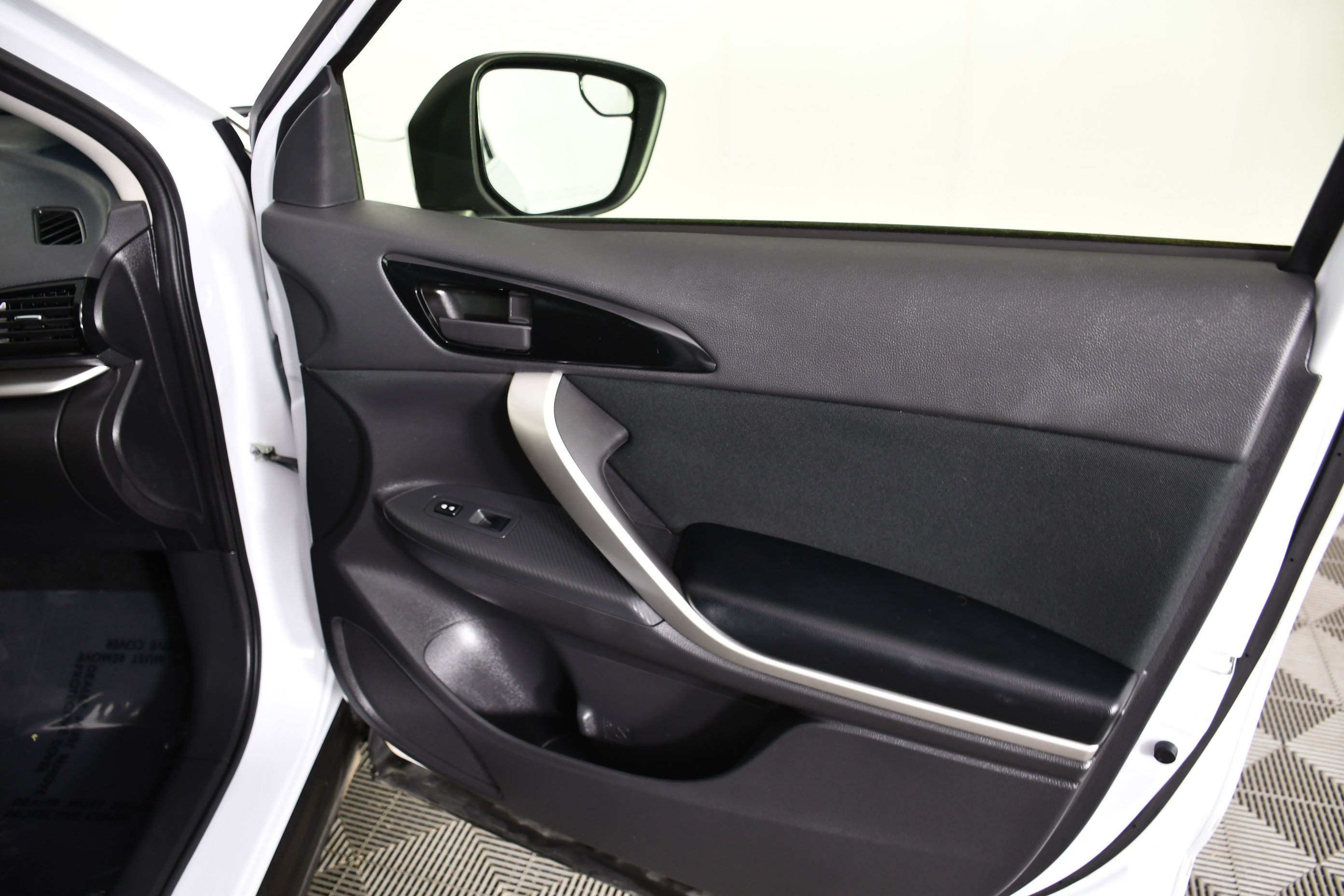 Certified Used 2024 White Diamond Mitsubishi ES image 39