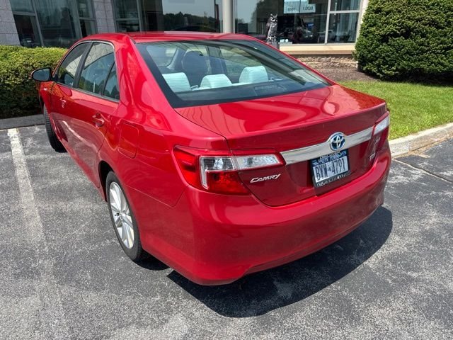 Used 2014 Red Toyota XLE image 2