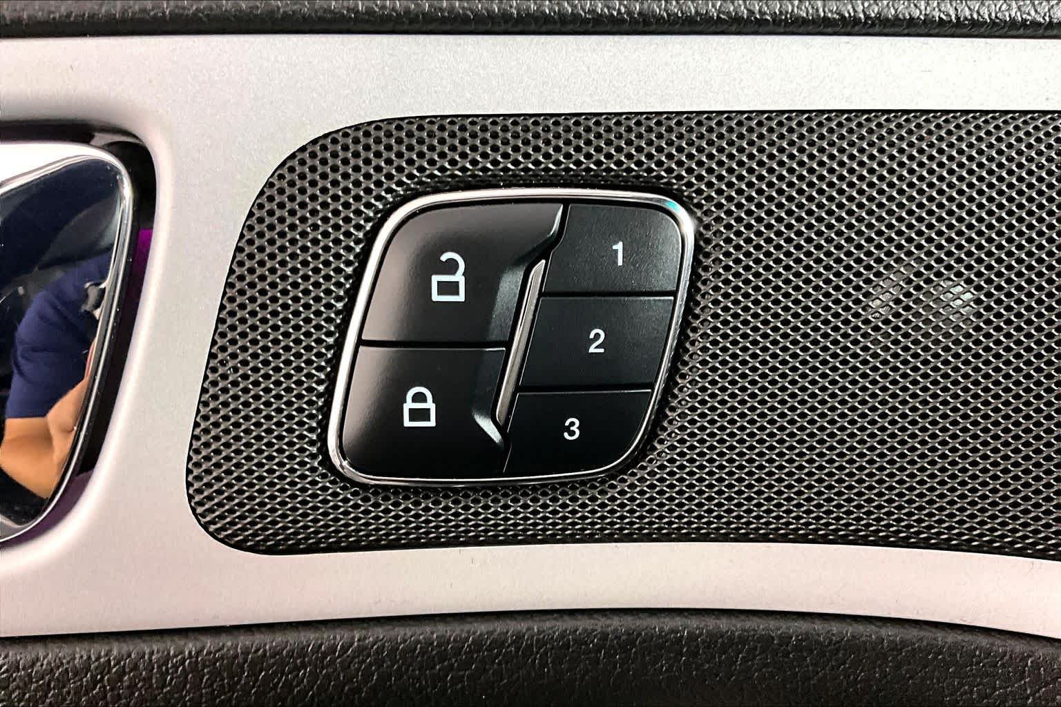 Used 2014 Ingot Silver Metallic Ford Limited image 34