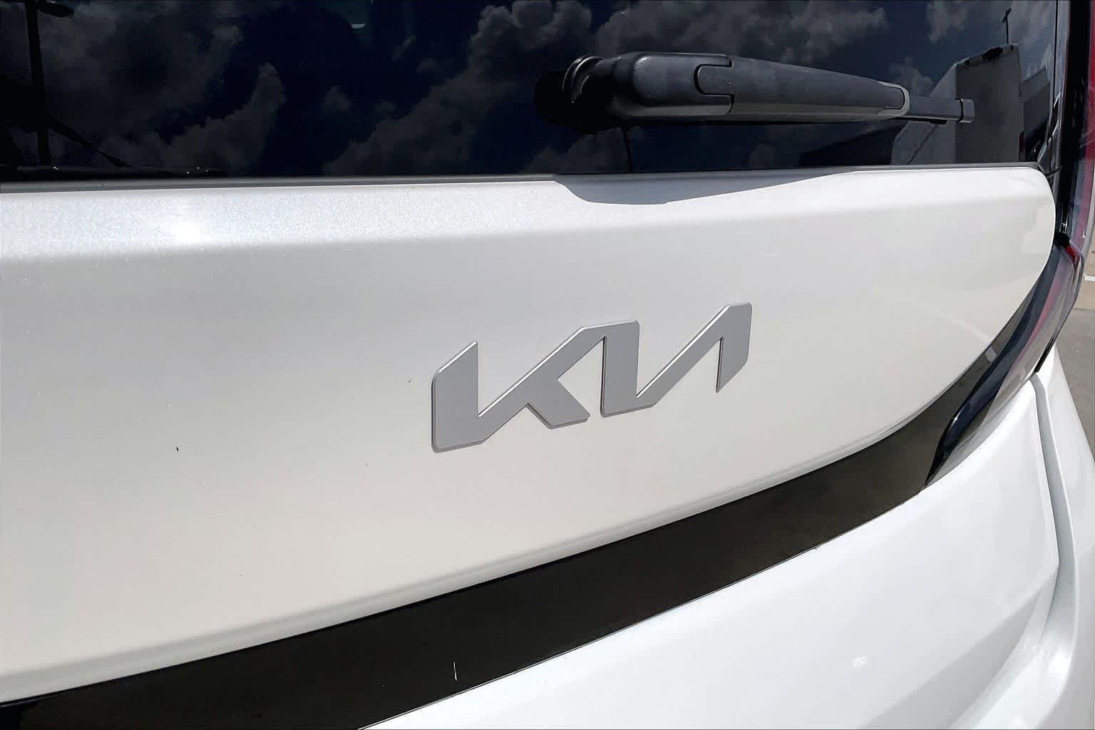 Used 2023 Snow White Pearl Kia LX image 30