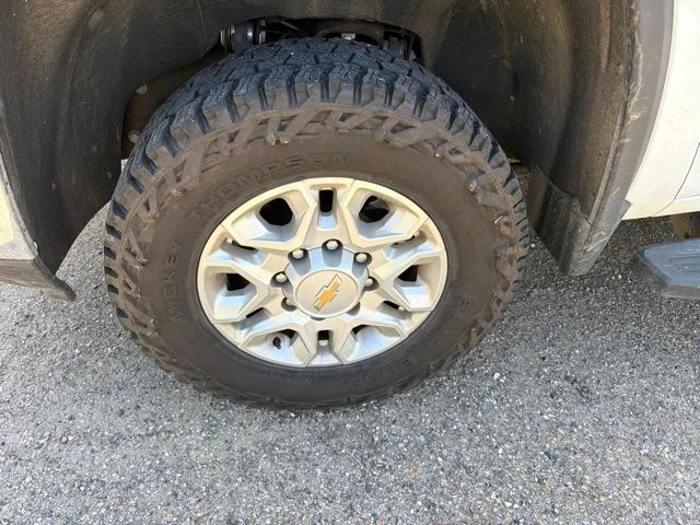 Used 2025 White Chevrolet LTZ image 3