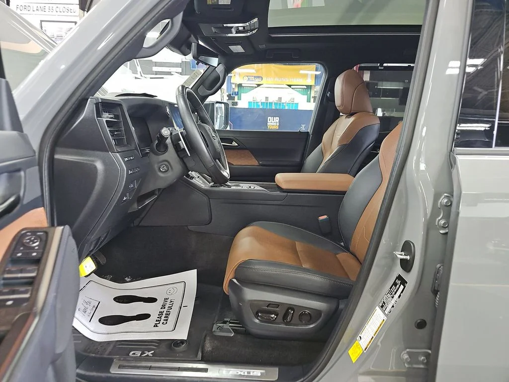 Used 2025  Lexus 550 Luxury+ image 2