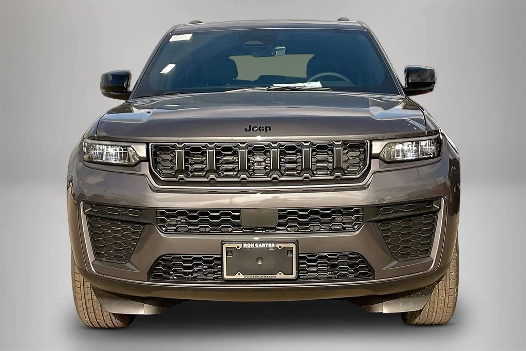 New 2026 Baltic Gray Metallic Clear-Coat Exterior Paint Jeep Altitude image 12
