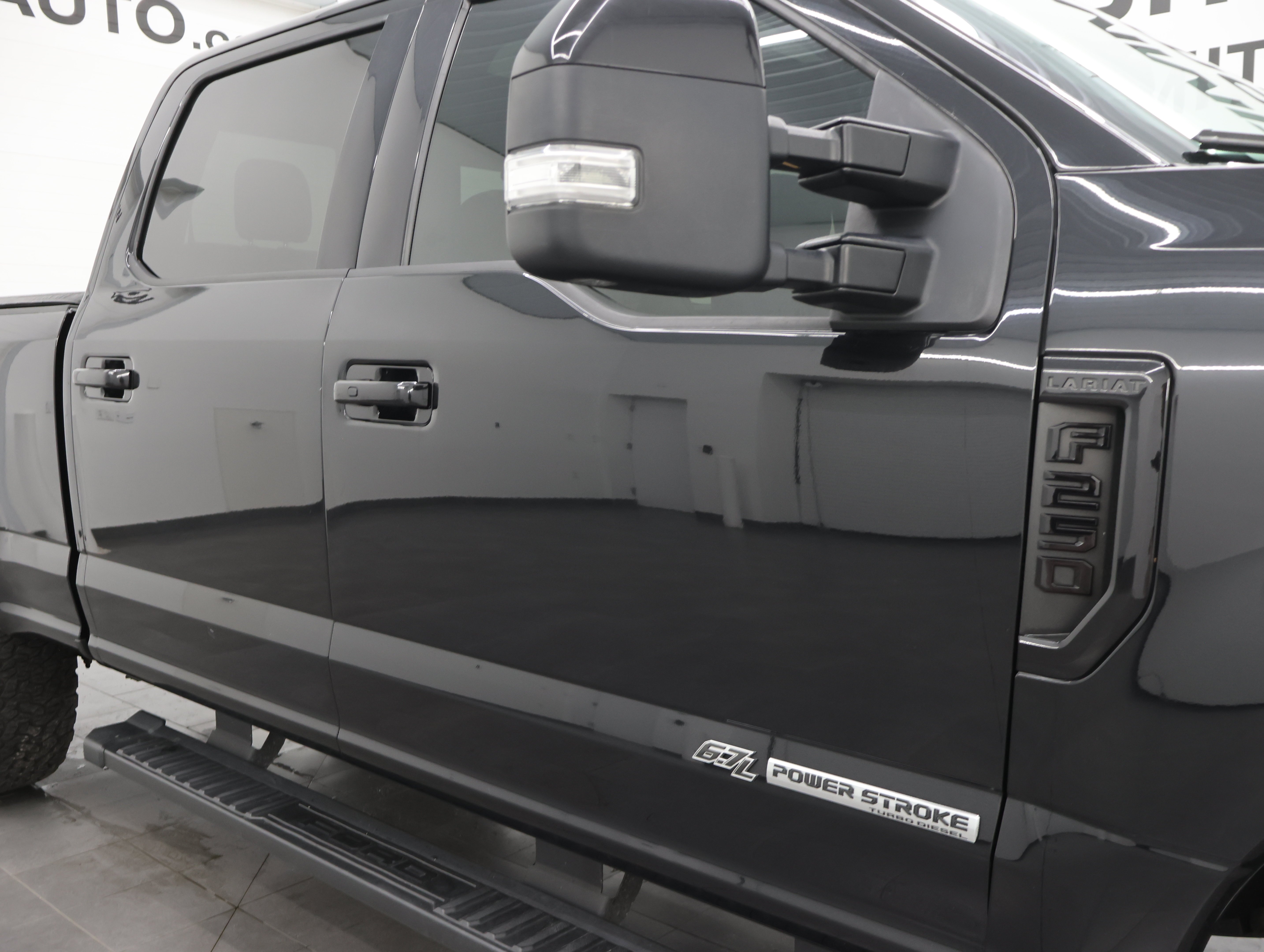 Used 2022 Agate Black Metallic Ford 4x4 Crew Cab Lariat w/Fx4: CREW-SHORT-LARIAT ULTIMATE-BLACK-FX4-6.7L DIESEL-NAV-PANO image 25