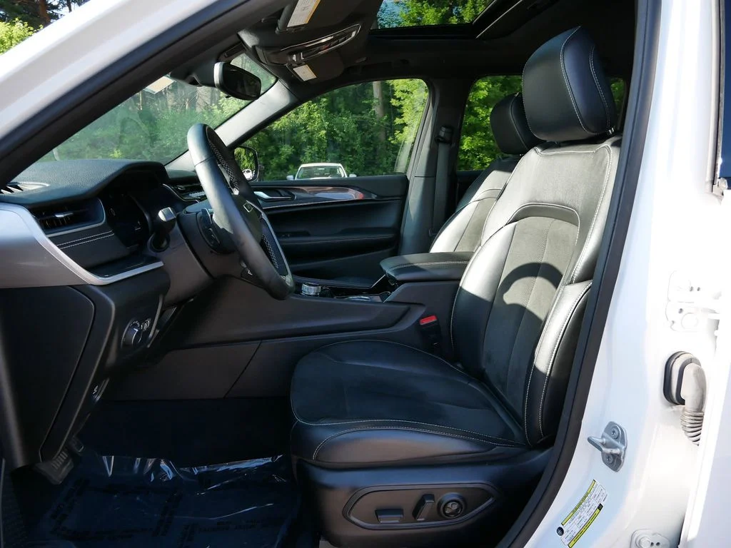 Used 2022 White Jeep Altitude image 14