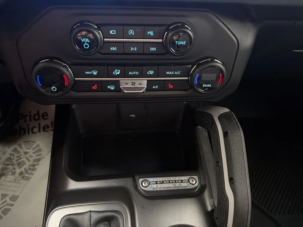 Certified Used 2023 Cactus Green / Gray Ford Outer Banks image 32