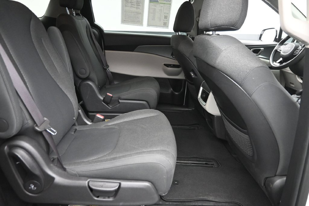 Used 2024 White Kia LX image 10