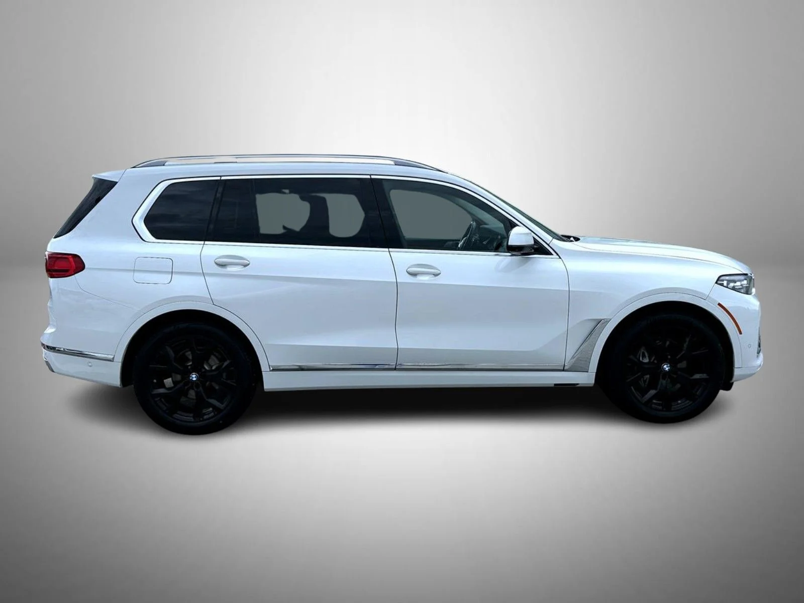 Used 2020 White BMW xDrive40i image 4