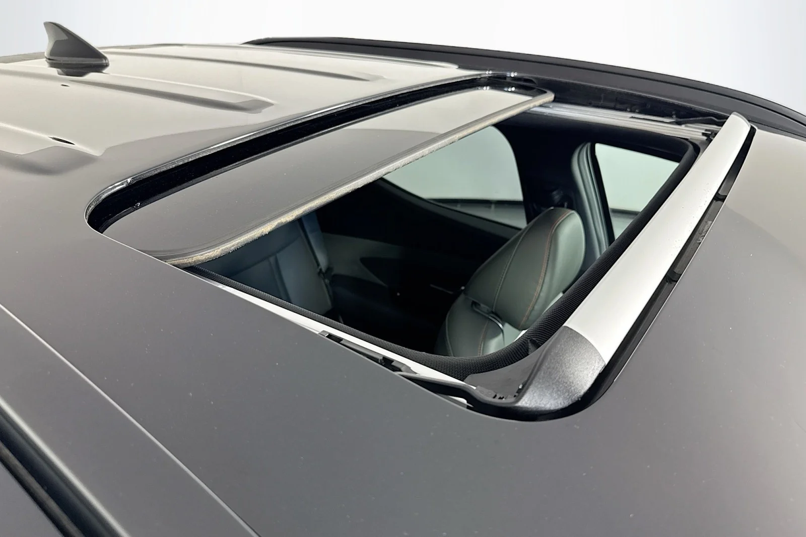 Used 2025 Phantom Black Hyundai Limited image 23