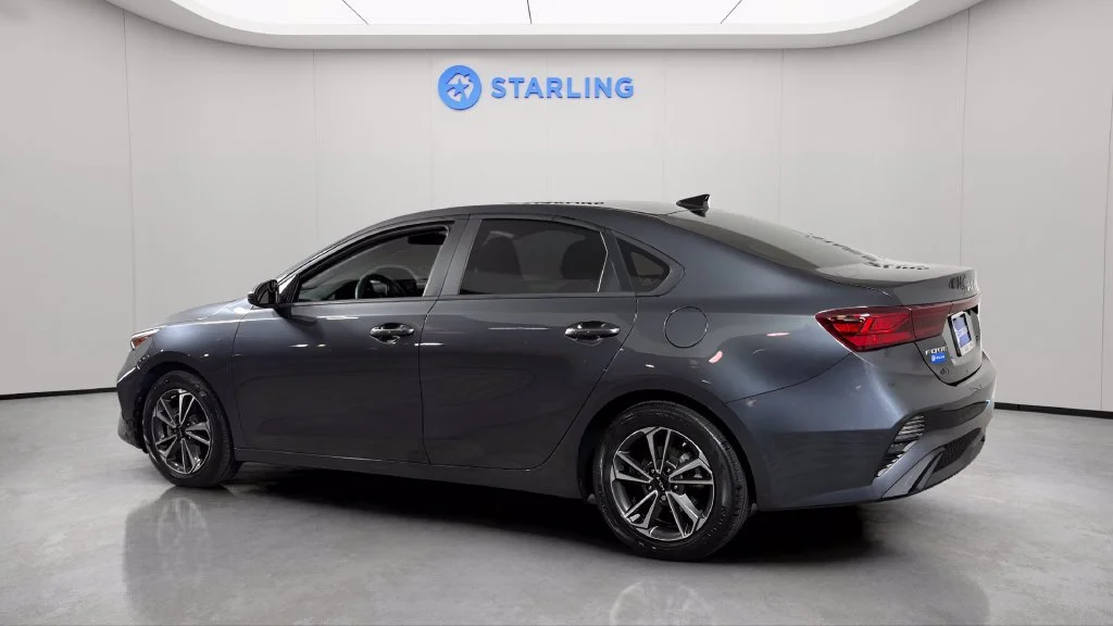 Used 2024  Kia LXS image 4