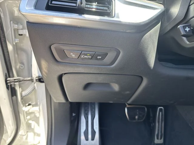 Used 2024 White BMW xDrive40i image 25