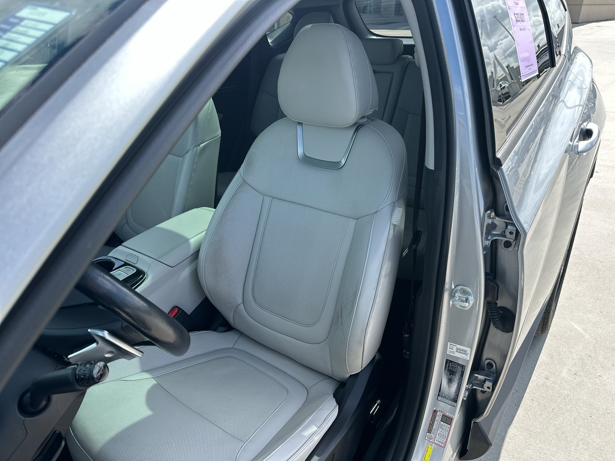 Used 2022 Shimmering Silver Hyundai Limited image 31