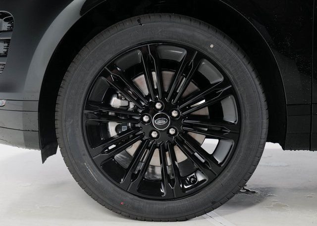 Certified Used 2025 Santorini Black Metallic Land Rover Dynamic image 9