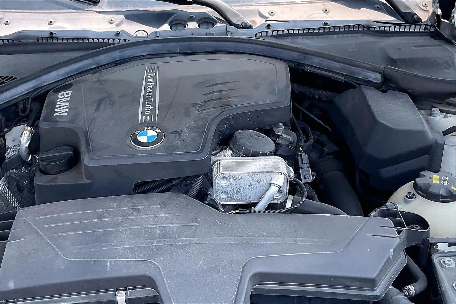 Used 2015 Alpine White BMW 320i xDrive image 32
