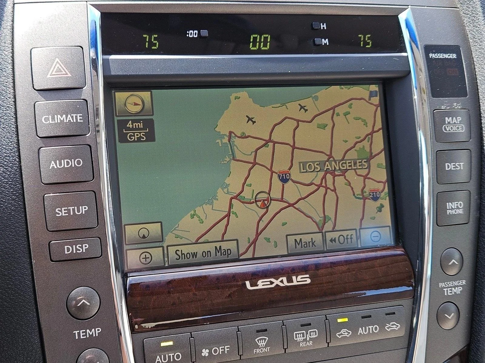 Used 2010 Starfire Pearl Lexus  image 15