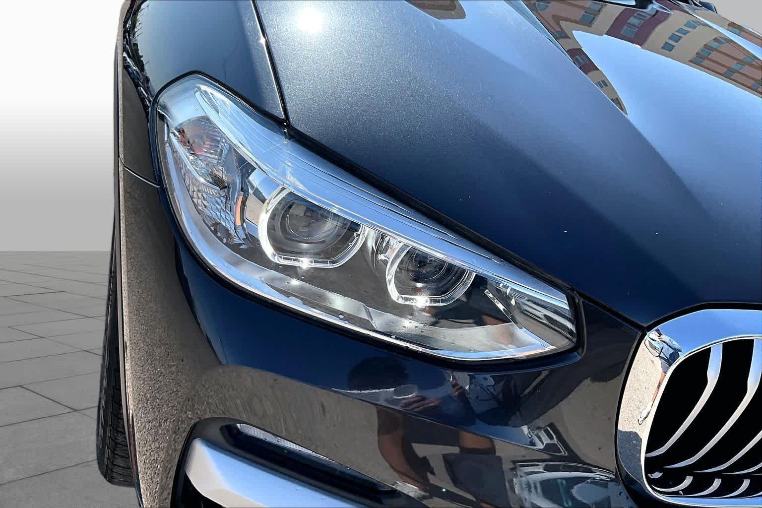 Used 2021 Dark Graphite Metallic BMW sDrive30i image 27