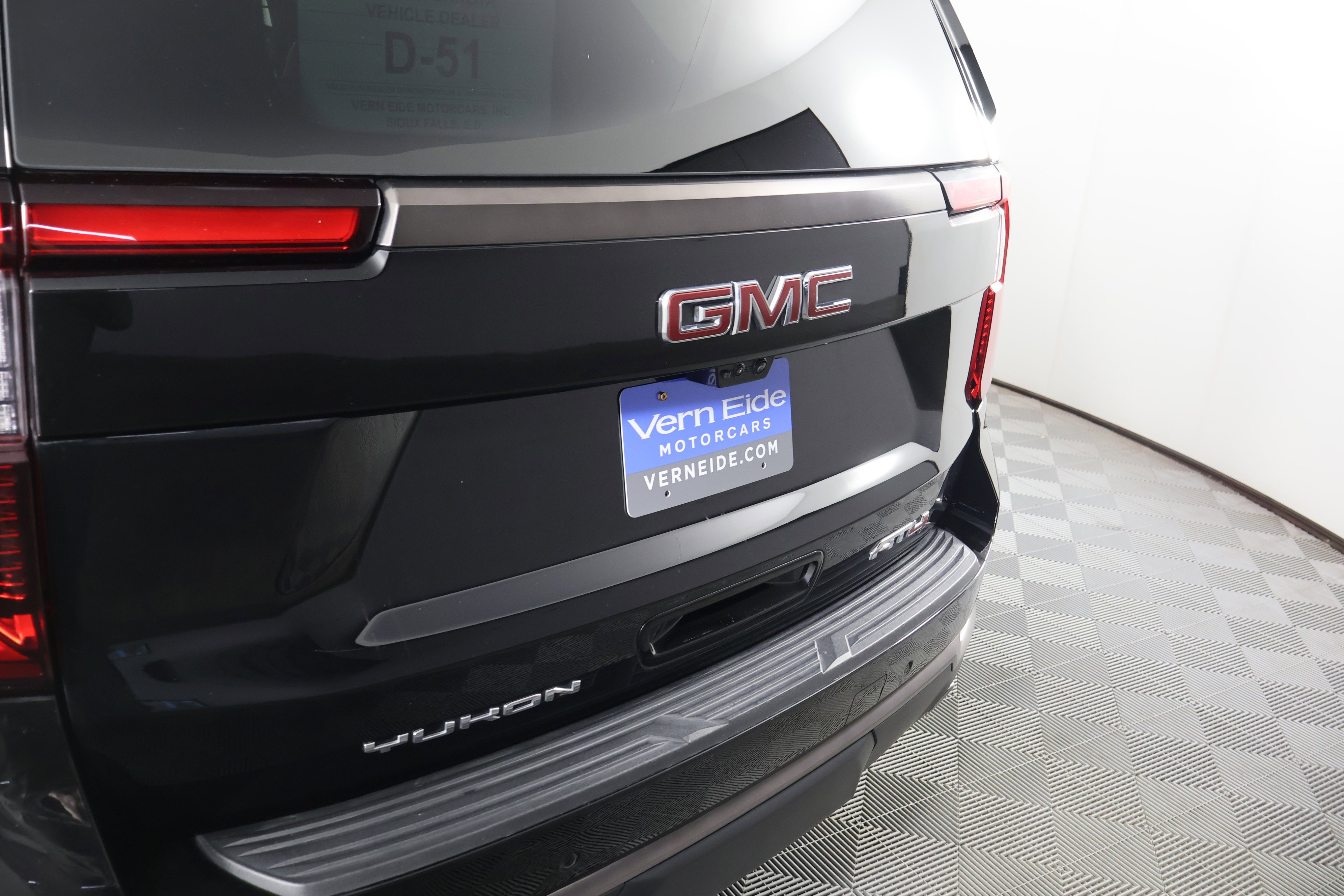 2025 GMC Yukon AT4 Ultimate - Photo 15