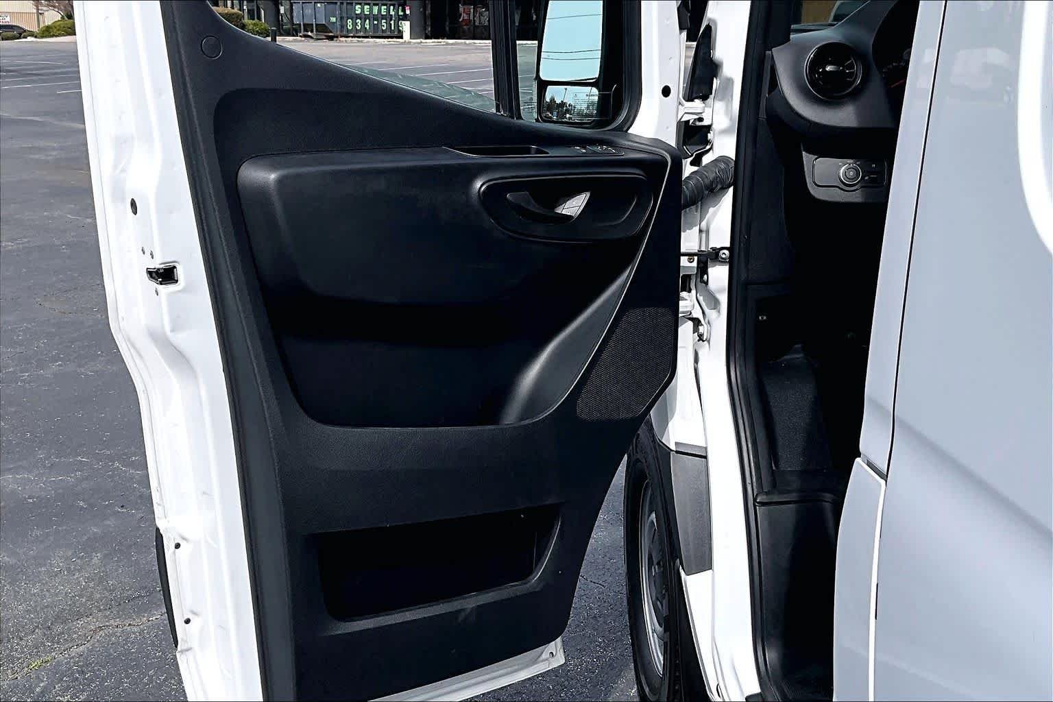 Used 2023 Arctic White Mercedes-Benz  image 22