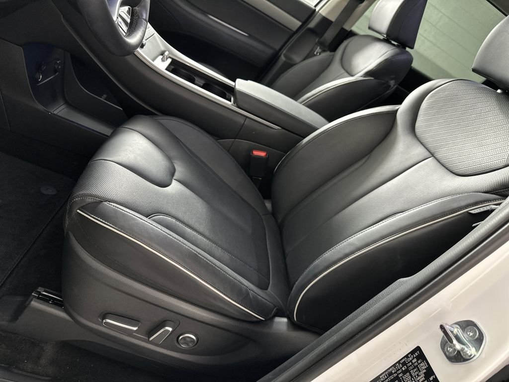 Used 2025 Hyper White Hyundai SEL Premium image 11