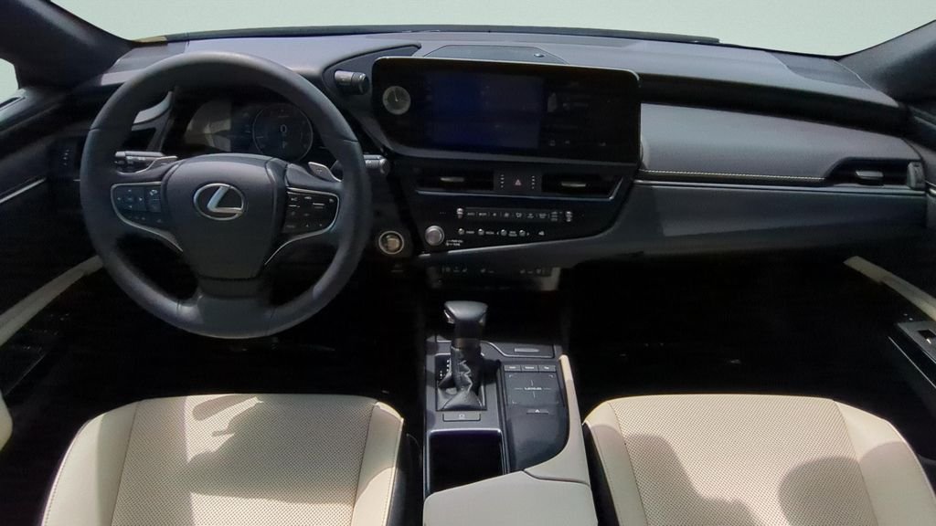 Used 2022 White Lexus 350 image 10