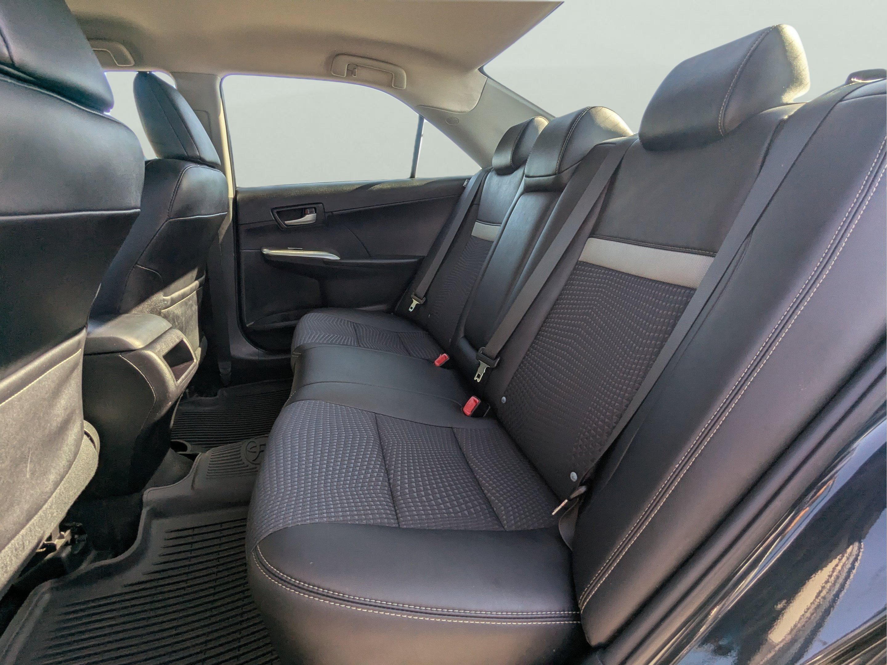 2014 Toyota Camry SE - Photo 14
