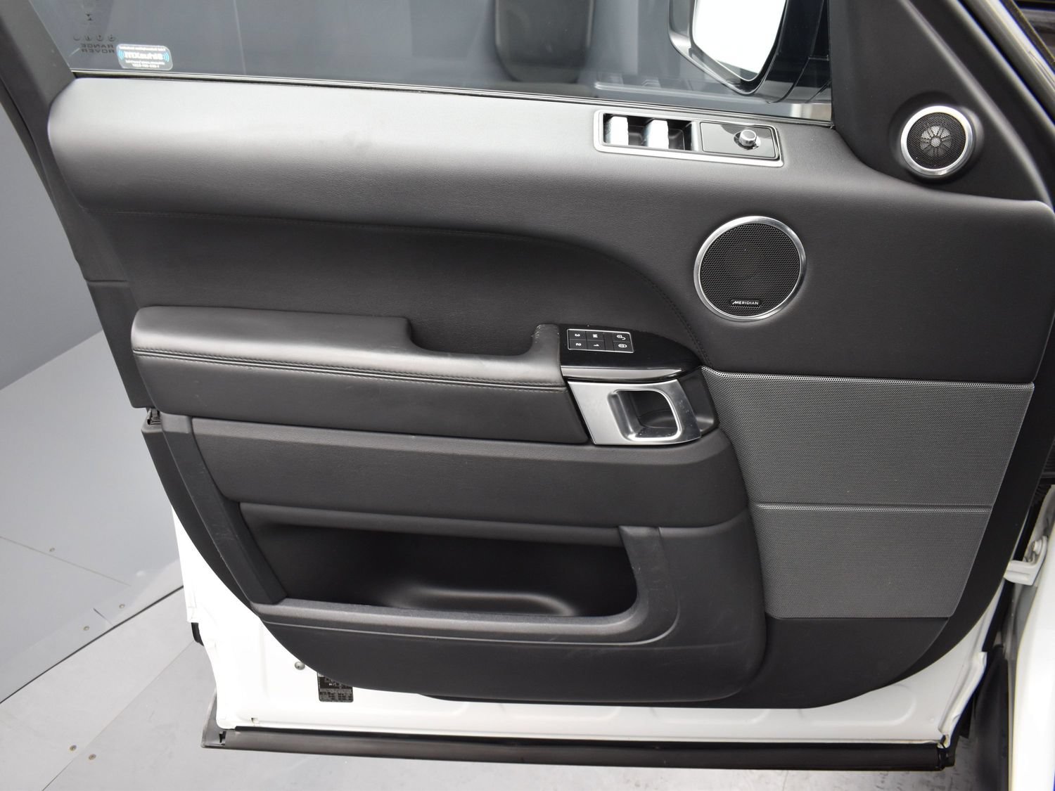 Used 2019 Fuji White Land Rover HSE image 9