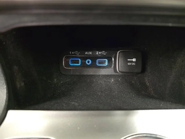Used 2018 Bright White Clearcoat Jeep Limited image 26