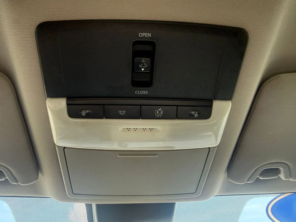Used 2020 Red Nissan 2.5 SR image 33