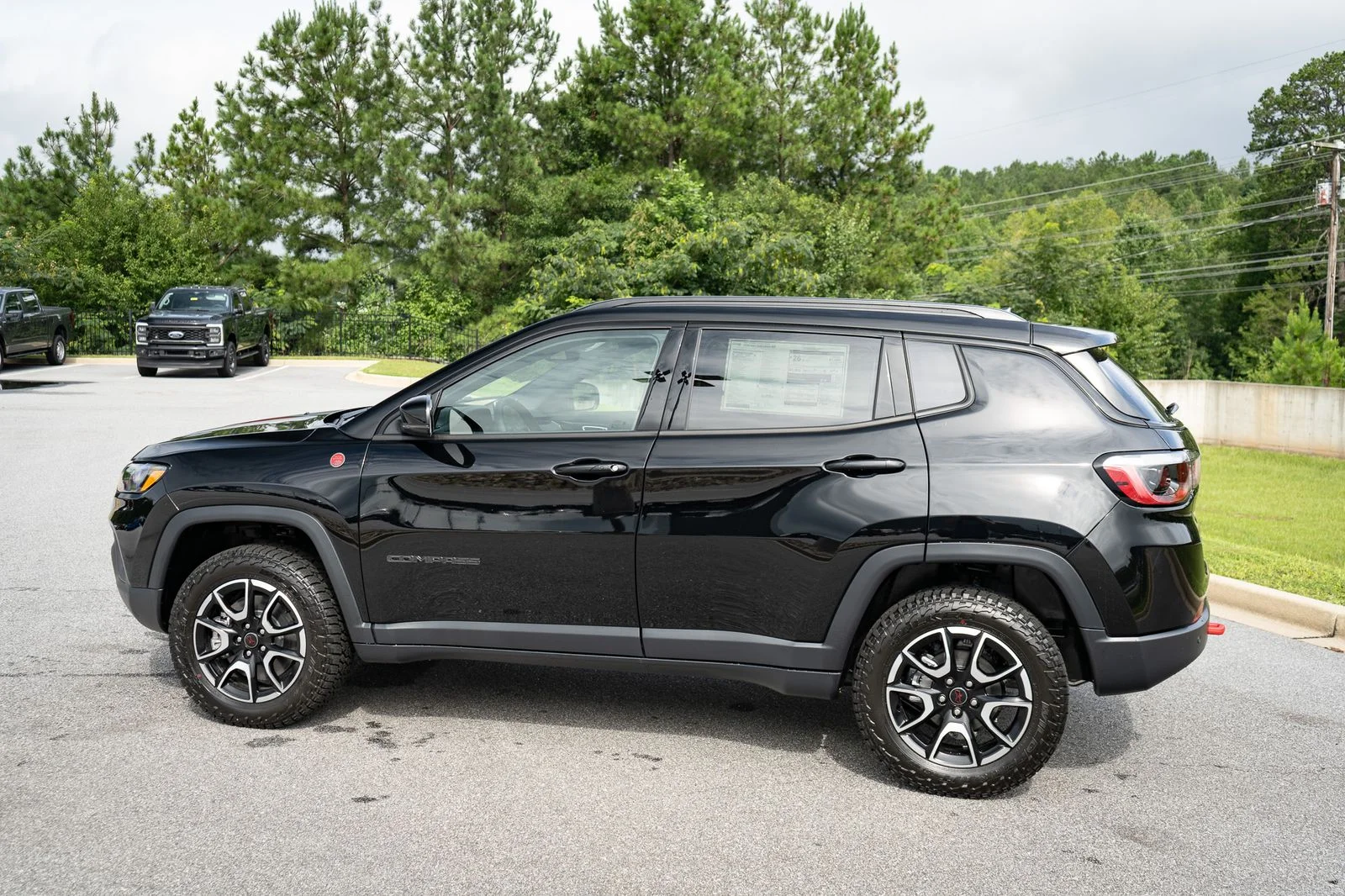 New 2026 Diamond Black Crystal Pearl-Coat Exterior Paint Jeep Trailhawk image 7