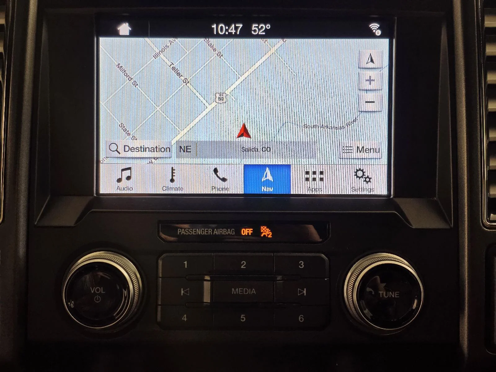 Used 2019 White Platinum Metallic Tri-Coat Ford Platinum image 40