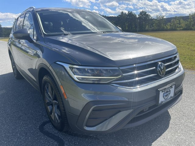 Used 2022 Gray Volkswagen SE image 6