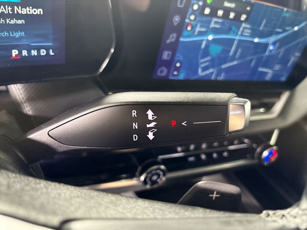 Used 2025 White Chevrolet LT image 18