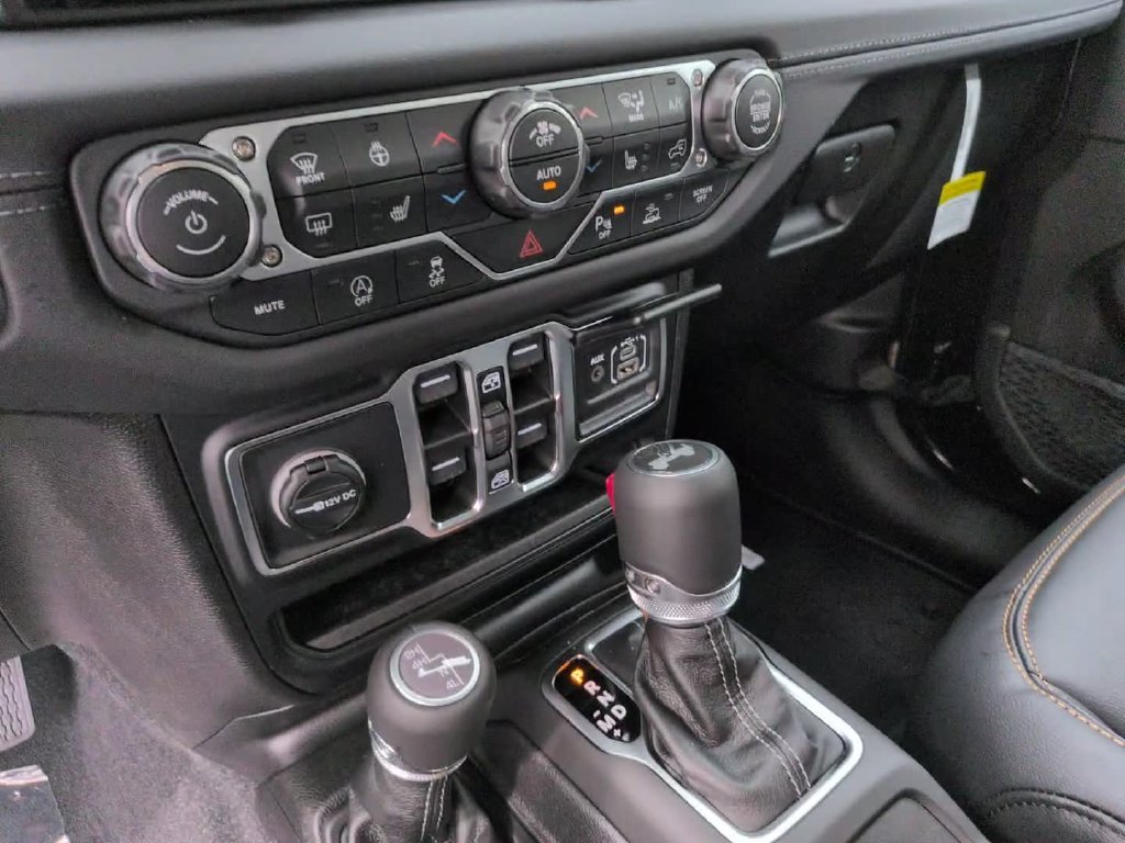 New 2027 Black Clear-Coat Paint Jeep Sahara image 28