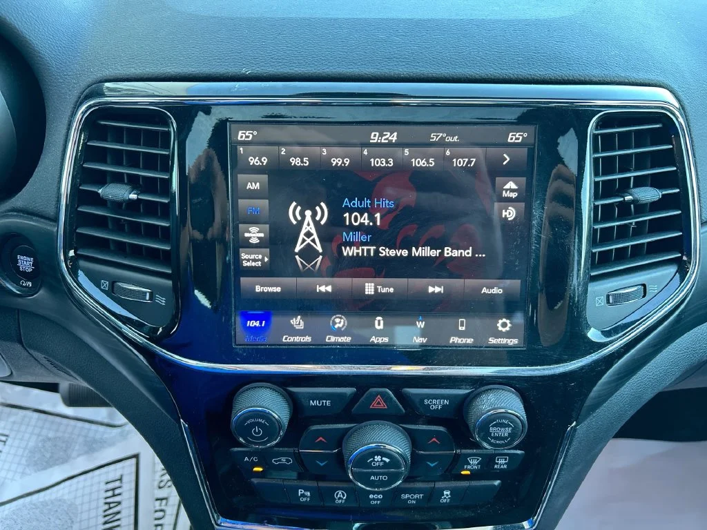 Used 2021 Gray Jeep Laredo X image 16
