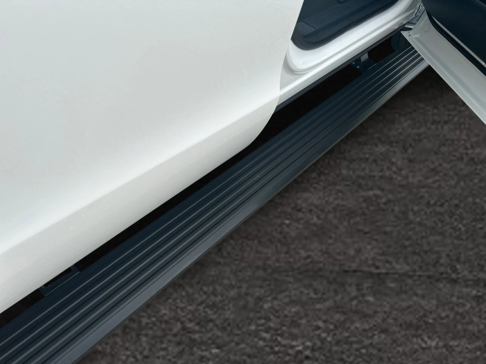 New 2027 Star White Metallic Tri-Coat Ford Platinum Max image 12
