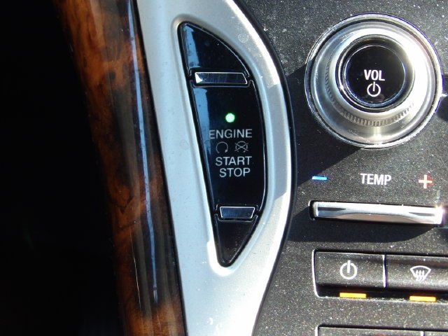 Used 2016 Black Velvet Lincoln Select image 27