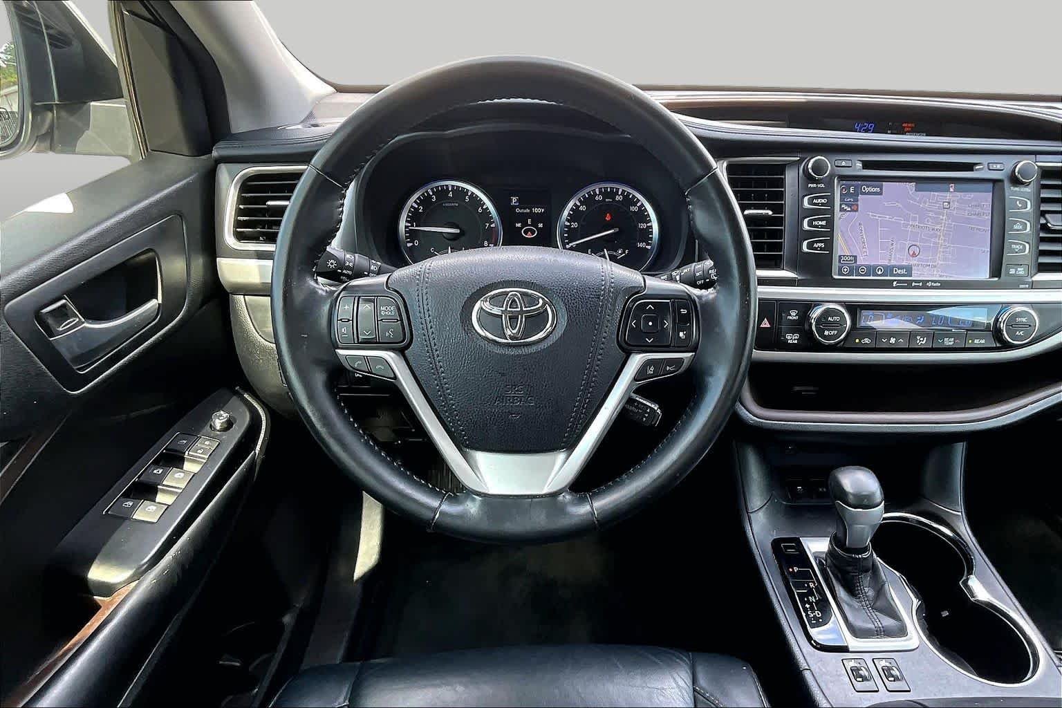 Used 2018 Blizzard Pearl Toyota XLE image 6