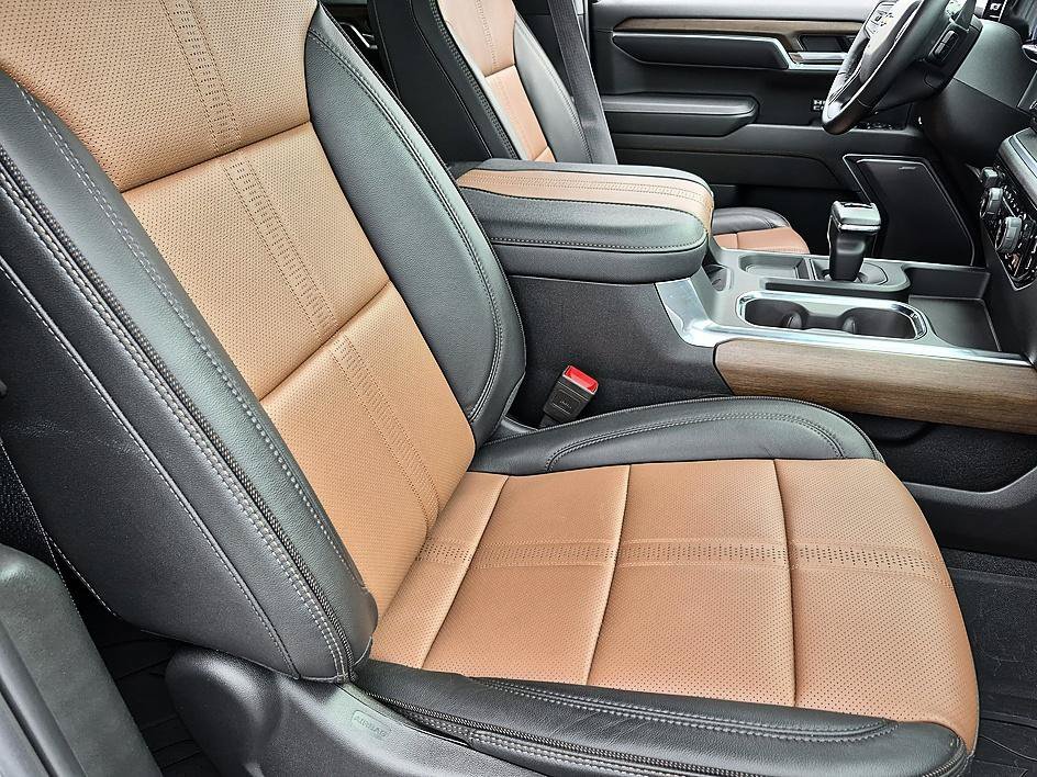 Used 2025 Sterling Gray Metallic Chevrolet High Country image 34