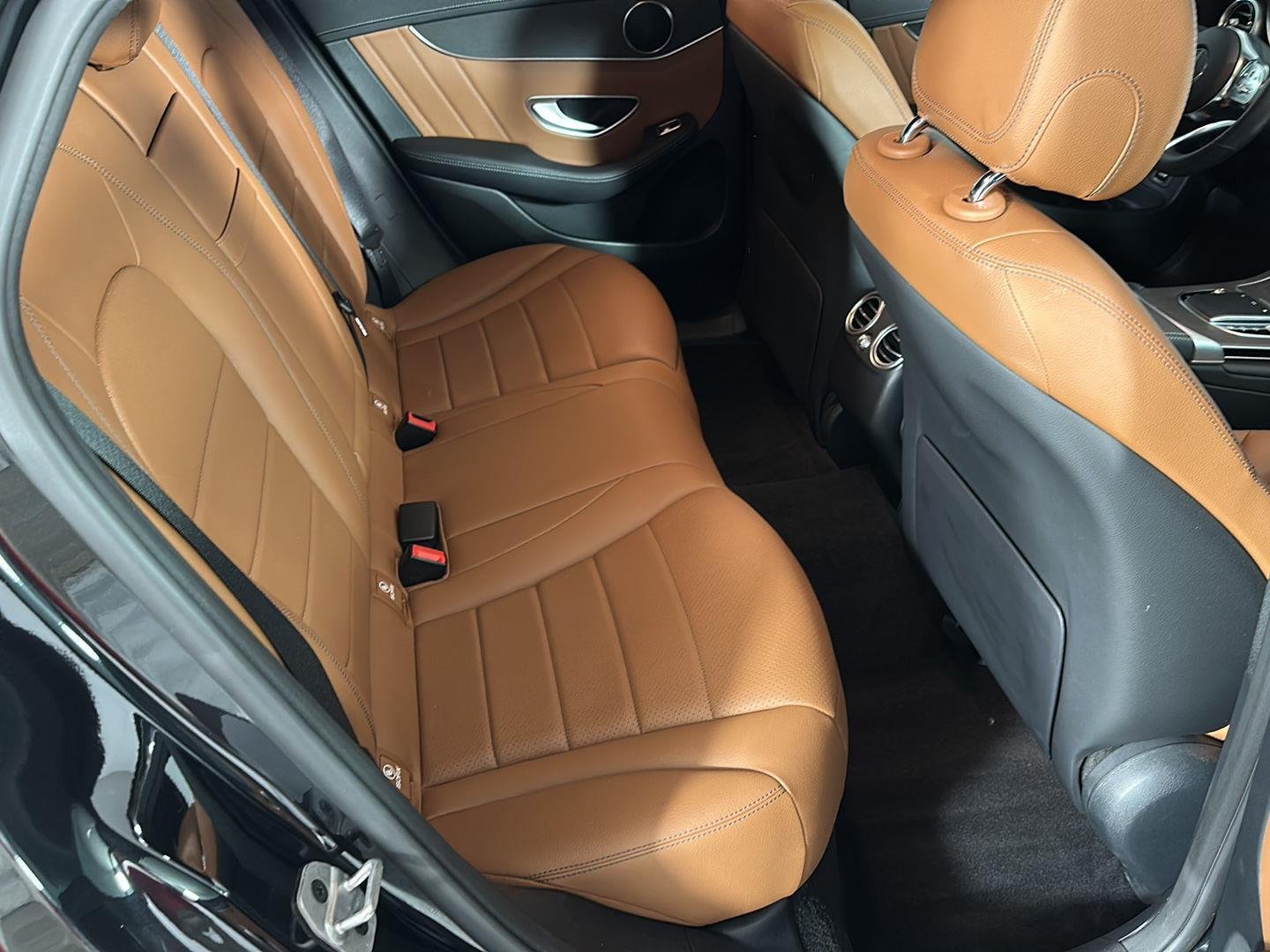Used 2023 Obsidian Black Metallic Mercedes-Benz GLC 300 image 7