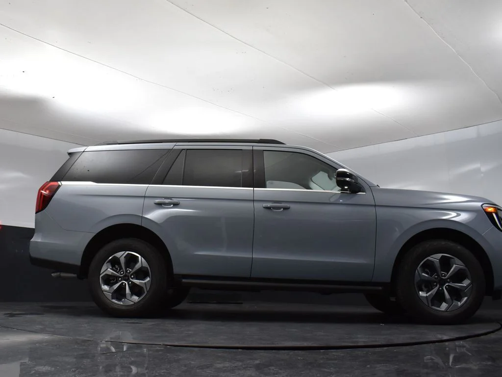 New 2027 Gray Ford Active image 31